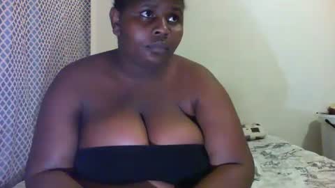 Snapshot of laralovex chatting on 3, 12, 2024 laralovex online show from 3, 12, 2024