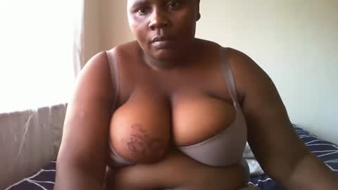 Snapshot of laralovex chatting on 23, 2, 2025 laralovex online show from 23, 2, 2025