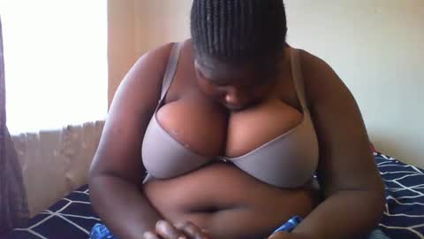 Snapshot of laralovex chatting on 11, 3, 2025 laralovex online show from 11, 3, 2025