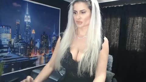 laras_moans online show from 1, 1, 2025