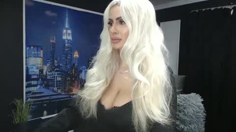 laras_moans online show from 11, 1, 2025