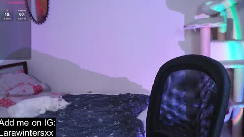 Snapshot of larawinters chatting on 4, 10, 2025 larawinters online show from 4, 10, 2025