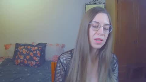 larawintersxxx online show from 8, 3, 2025