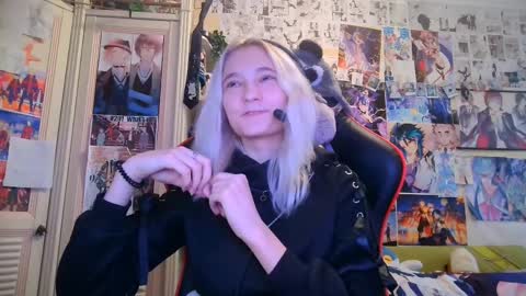 Snapshot of lareeconole chatting on 8, 4, 2026 Sivilia online show from 8, 4, 2026