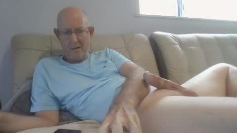 Snapshot of largerthan chatting on 8, 3, 2026 largerthan- say hi on entry online show from 8, 3, 2026