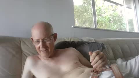 Snapshot of largerthan chatting on 16, 3, 2026 largerthan- say hi on entry online show from 16, 3, 2026