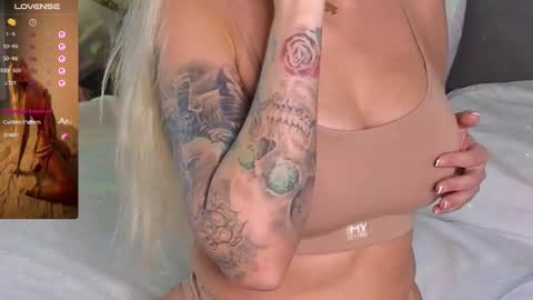 Snapshot of larine_morgan chatting on 8, 11, 2025 LarineGMT7 UTC6 online show from 8, 11, 2025