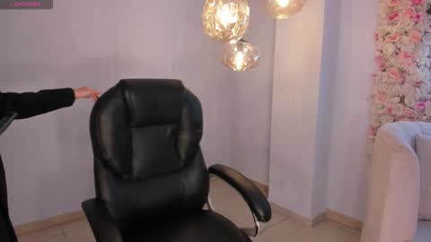 Larisa Smirnov online show from 25, 11, 2025