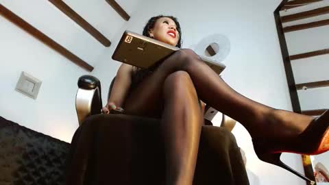 Snapshot of laryssa_swayer chatting on 15, 9, 2025 Laryssa online show from 15, 9, 2025