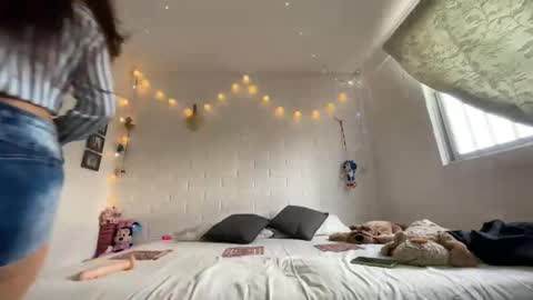 lasexbellaylabestia online show from 19, 4, 2026