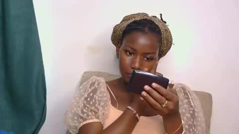 latiffaah_xx online show from 21, 4, 2026