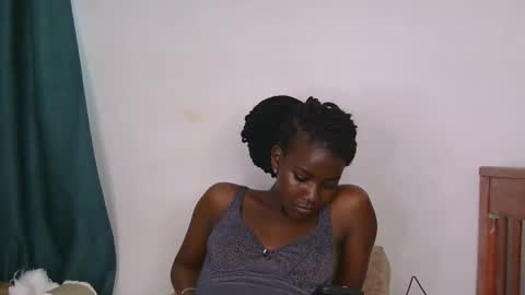 latiffaah_xx online show from 25, 4, 2026