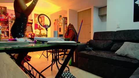 Snapshot of latin_couple77 chatting on 15, 1, 2025 Sara y Andy online show from 15, 1, 2025