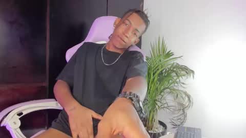 Snapshot of latin_kay1 chatting on 24, 10, 2025 kay online show from 24, 10, 2025