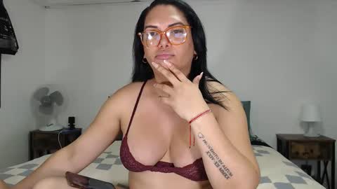 Snapshot of latinaflower_ts chatting on 27, 5, 2026 FLOR SALVAJE online show from 27, 5, 2026