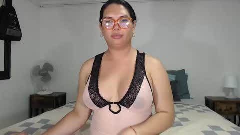 Snapshot of latinaflower_ts chatting on 31, 5, 2026 FLOR SALVAJE online show from 31, 5, 2026