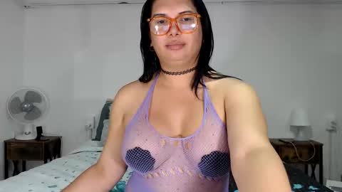 Snapshot of latinaflower_ts chatting on 7, 6, 2026 FLOR SALVAJE online show from 7, 6, 2026