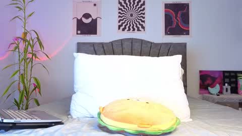 Snapshot of latinguyxl chatting on 5, 12, 2025 Logan online show from 5, 12, 2025