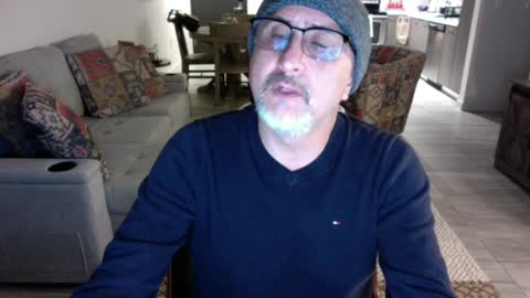 QS - INDEPENDENT MODEL online show from 4, 12, 2024