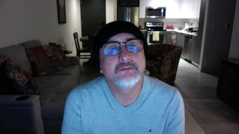 QS - INDEPENDENT MODEL online show from 7, 12, 2024