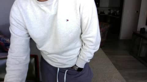 QS - INDEPENDENT MODEL online show from 25, 1, 2025