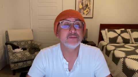 QS - INDEPENDENT MODEL online show from 22, 10, 2025