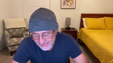 QS - INDEPENDENT MODEL online show from 27, 10, 2025