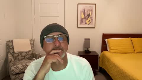 QS - INDEPENDENT MODEL online show from 10, 11, 2025