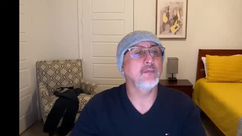 Snapshot of latinnous chatting on 2, 12, 2025 QS - INDEPENDENT MODEL online show from 2, 12, 2025