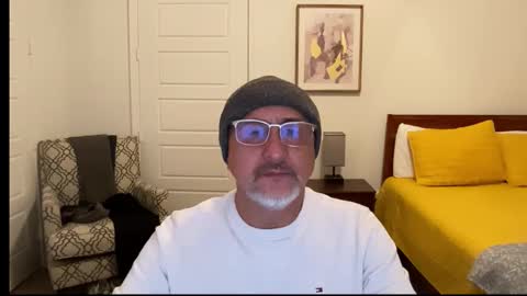 Snapshot of latinnous chatting on 17, 12, 2025 QS - INDEPENDENT MODEL online show from 17, 12, 2025