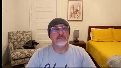 Snapshot of latinnous chatting on 19, 12, 2025 QS - INDEPENDENT MODEL online show from 19, 12, 2025