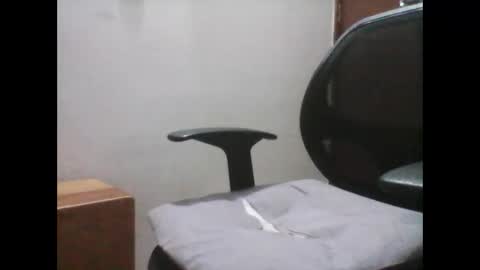 Snapshot of latintropikal chatting on 15, 1, 2026 Latin Flow online show from 15, 1, 2026