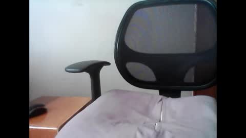 Snapshot of latintropikal chatting on 2, 4, 2026 Latin Flow online show from 2, 4, 2026