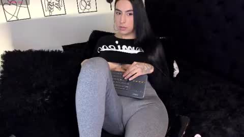Laura 3 online show from 25, 7, 2026