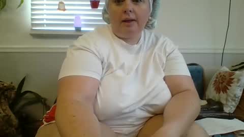 Snapshot of laulauma chatting on 2, 1, 2025 LauLauMa online show from 2, 1, 2025