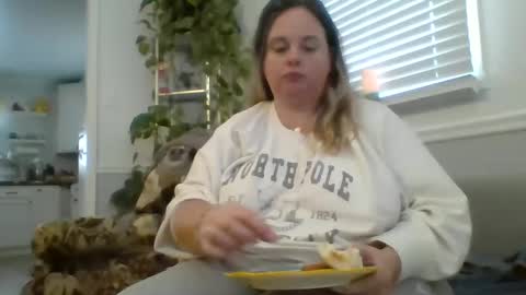 Snapshot of laulauma chatting on 6, 1, 2025 LauLauMa online show from 6, 1, 2025