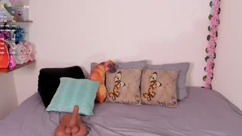 laura1__ online show from 4, 10, 2025