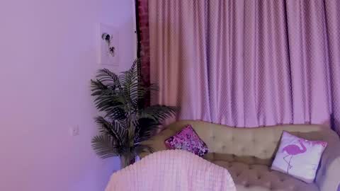 Snapshot of laura_coy chatting on 22, 12, 2024 Laura online show from 22, 12, 2024