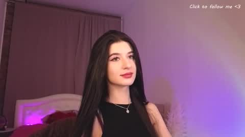 Snapshot of laura_coy chatting on 23, 11, 2025 Laura online show from 23, 11, 2025