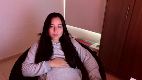 laura online show from 26, 11, 2025