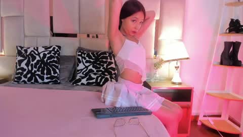 laura_dicardy online show from 4, 6, 2026