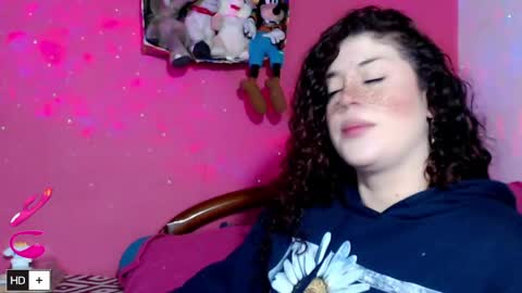 weedcam Curly Laura OF    online show from 8, 4, 2026