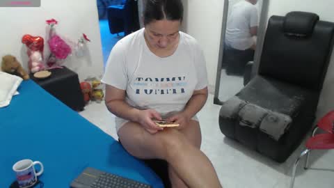 laura_foxx2379 online show from 11, 10, 2025