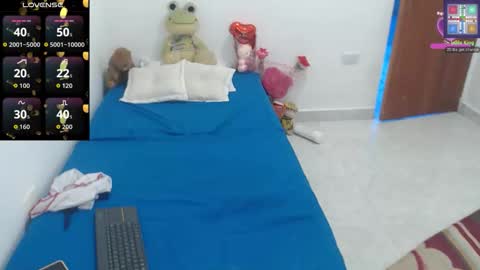 laura_foxx2379 online show from 4, 11, 2025