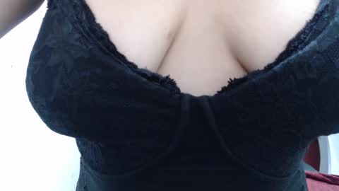  Laura  online show from 3, 11, 2025