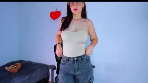 LauraIvy online show from 19, 6, 2026