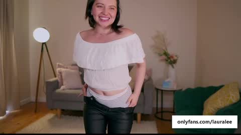 Laura Lee. online show from 20, 2, 2025