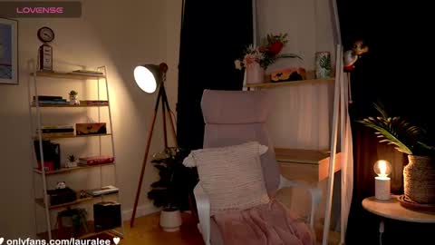 Laura Lee. online show from 11, 10, 2025