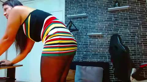 Snapshot of laura_nataly chatting on 18, 1, 2025 Laura online show from 18, 1, 2025