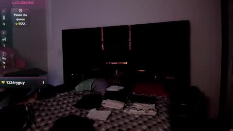 Laura Rose online show from 26, 2, 2025